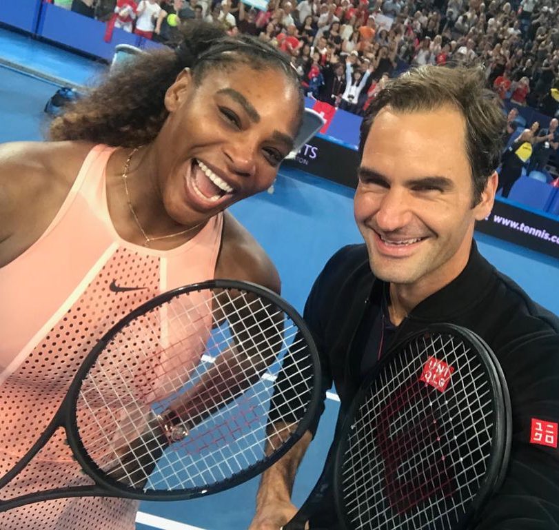 Roger Federer posed with Serena Williams 1 Roger Federer With Serena Williams