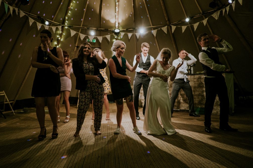 5 Surefire Ways to Entertain Your Wedding Guests 2 Mitchell Orr Lyfijxofy Unsplash